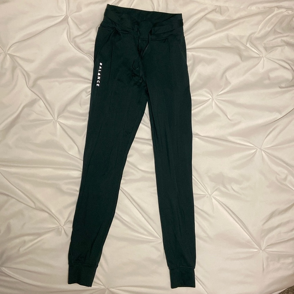 Balance Athletica deep green joggers XS